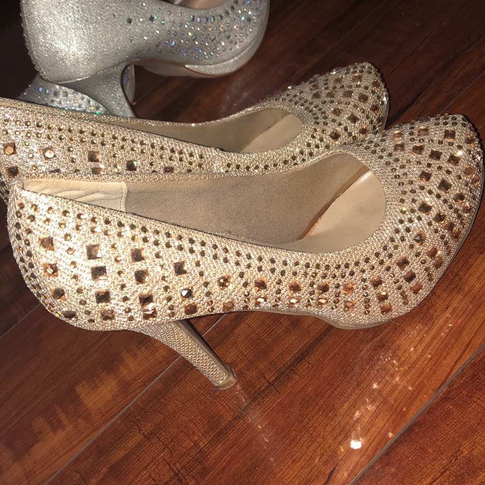 Gold heels size 7.5!!